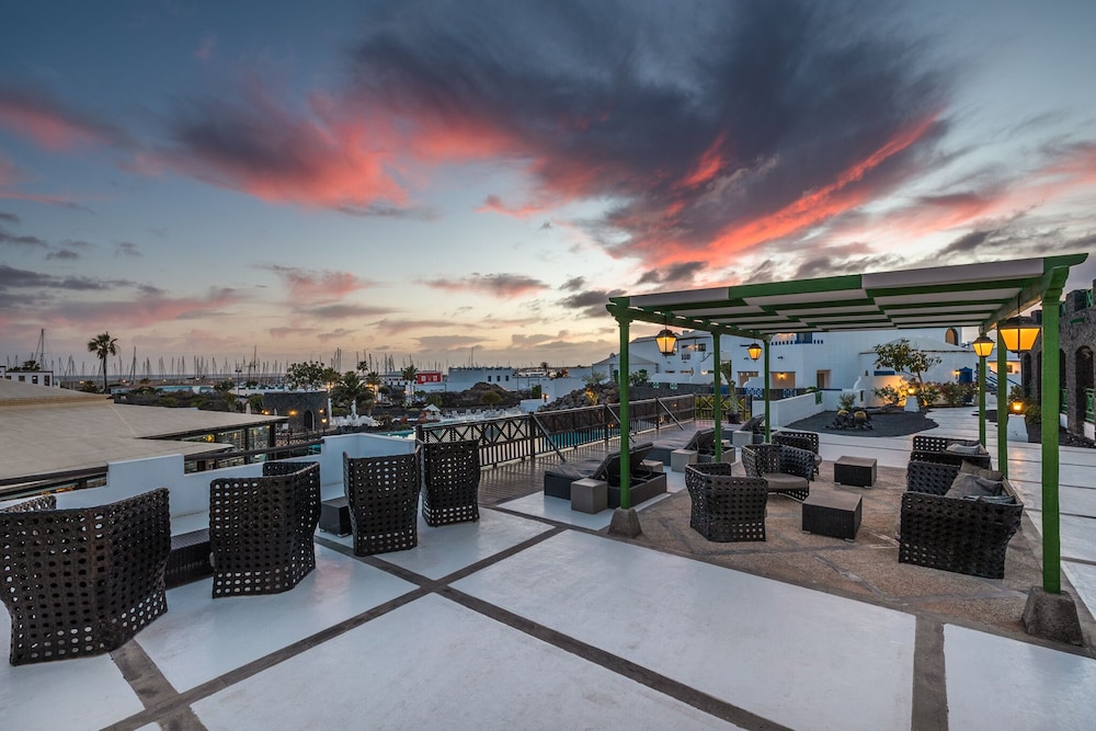 Hotel LIVVO Volcán Lanzarote — Restaurant & bars in Playa Blanca, Canary Islands