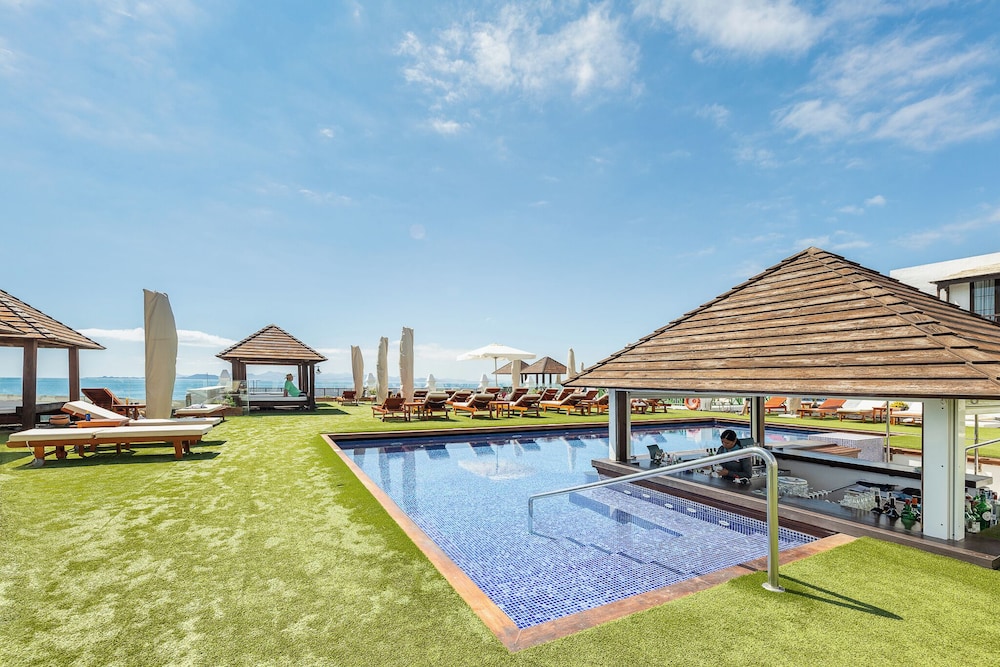 Hotel LIVVO Volcán Lanzarote — Swimming pool in Playa Blanca, Canary Islands