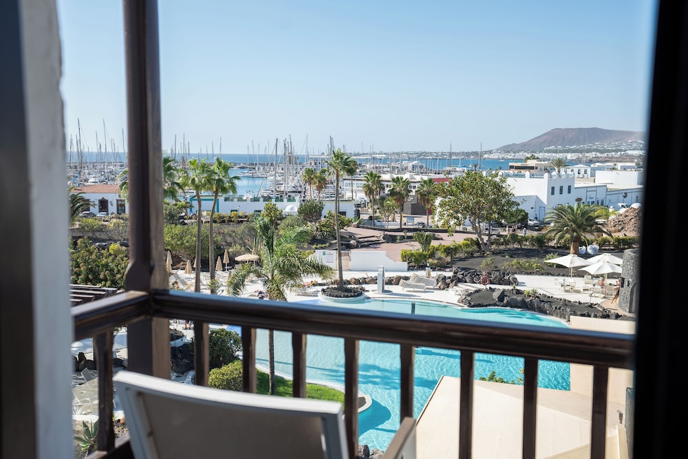 Hotel LIVVO Volcán Lanzarote — Hotel rooms in Playa Blanca, Canary Islands