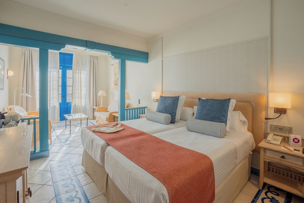 Hotel LIVVO Volcán Lanzarote — Hotel rooms in Playa Blanca, Canary Islands