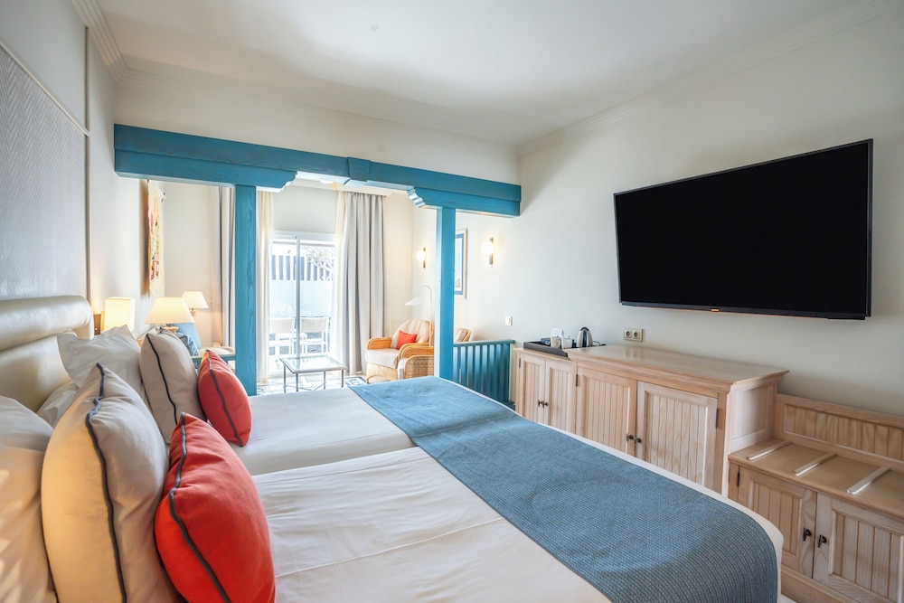 Hotel LIVVO Volcán Lanzarote — Hotel rooms in Playa Blanca, Canary Islands