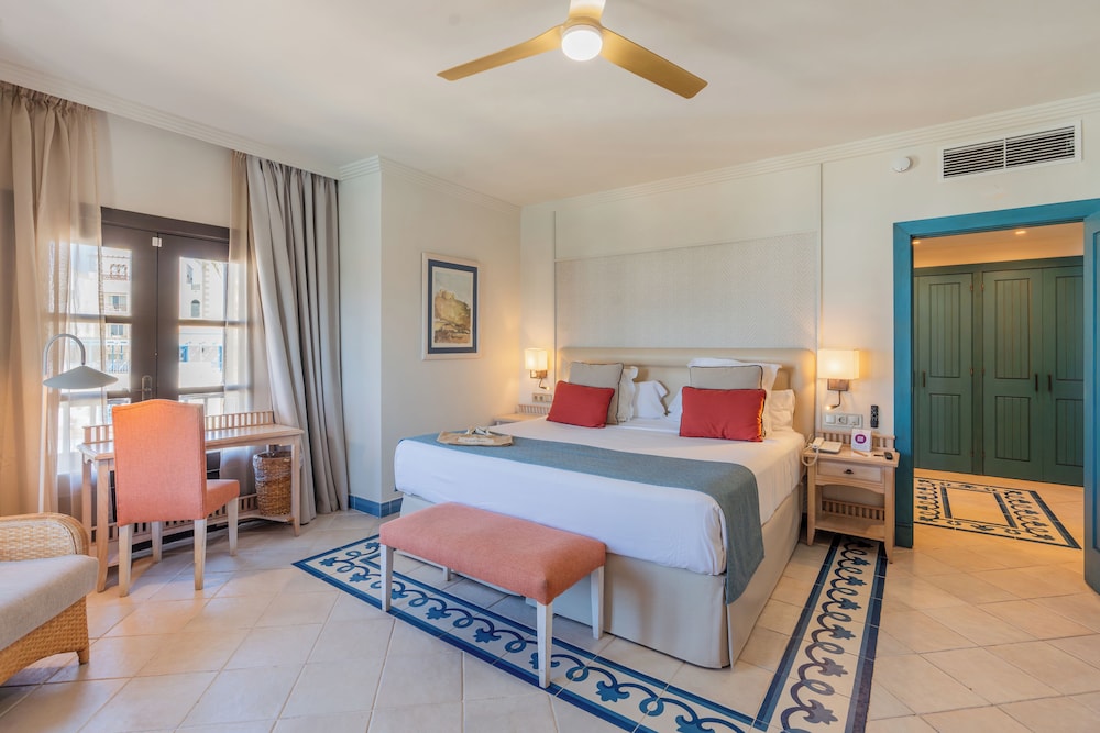 Hotel LIVVO Volcán Lanzarote — Hotel rooms in Playa Blanca, Canary Islands
