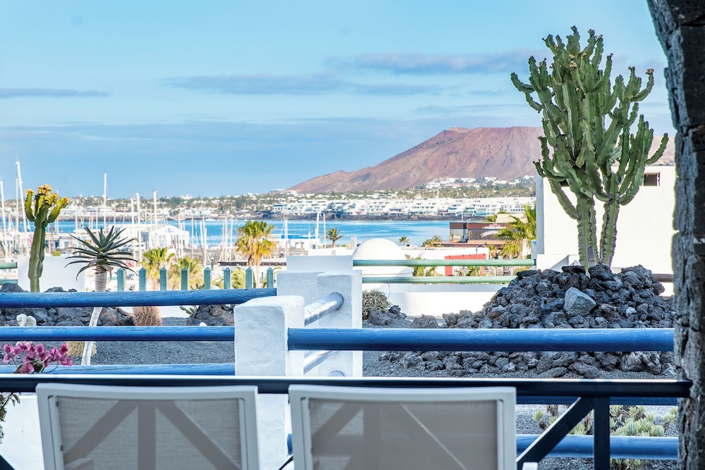 Hotel LIVVO Volcán Lanzarote — Hotel rooms in Playa Blanca, Canary Islands
