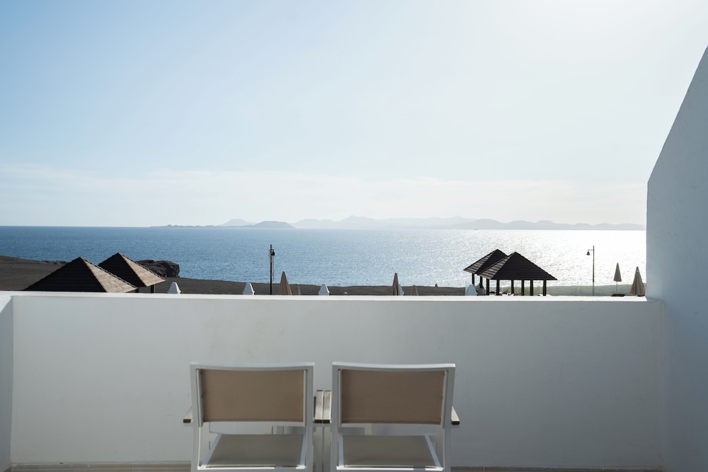 Hotel LIVVO Volcán Lanzarote — Hotel rooms in Playa Blanca, Canary Islands