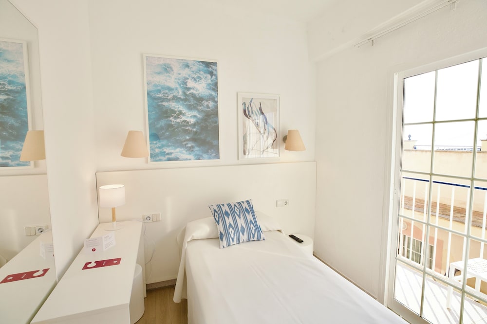 Hotel JS Horitzo — Hotel rooms in Can Picafort, Balearic Islands