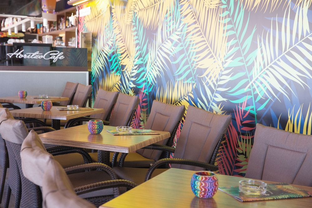 Hotel JS Horitzo — Restaurant & bars in Can Picafort, Balearic Islands