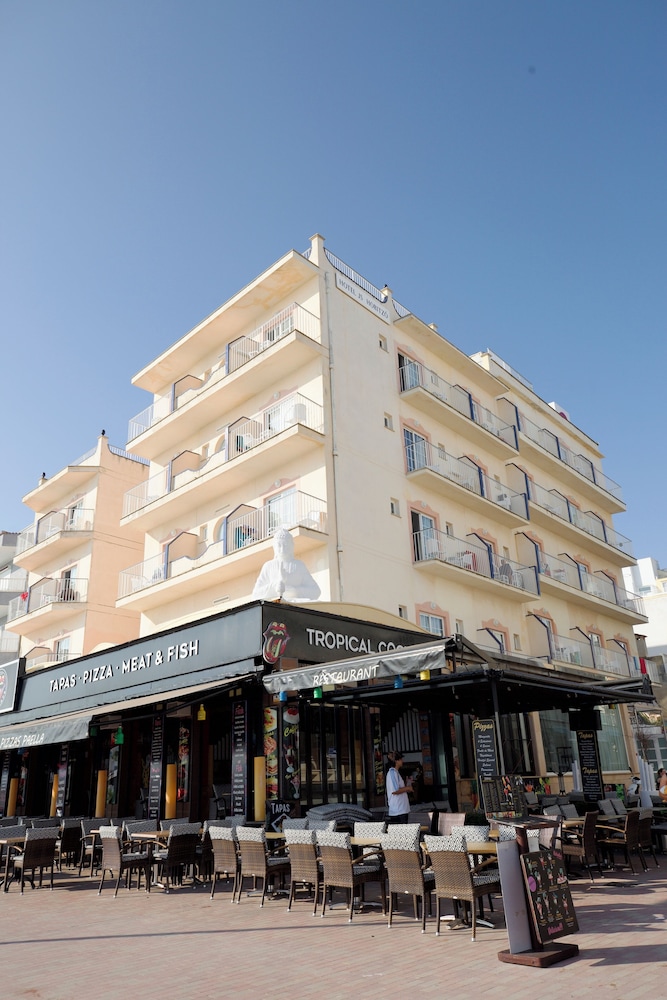 Hotel JS Horitzo — Hotel building in Can Picafort, Balearic Islands