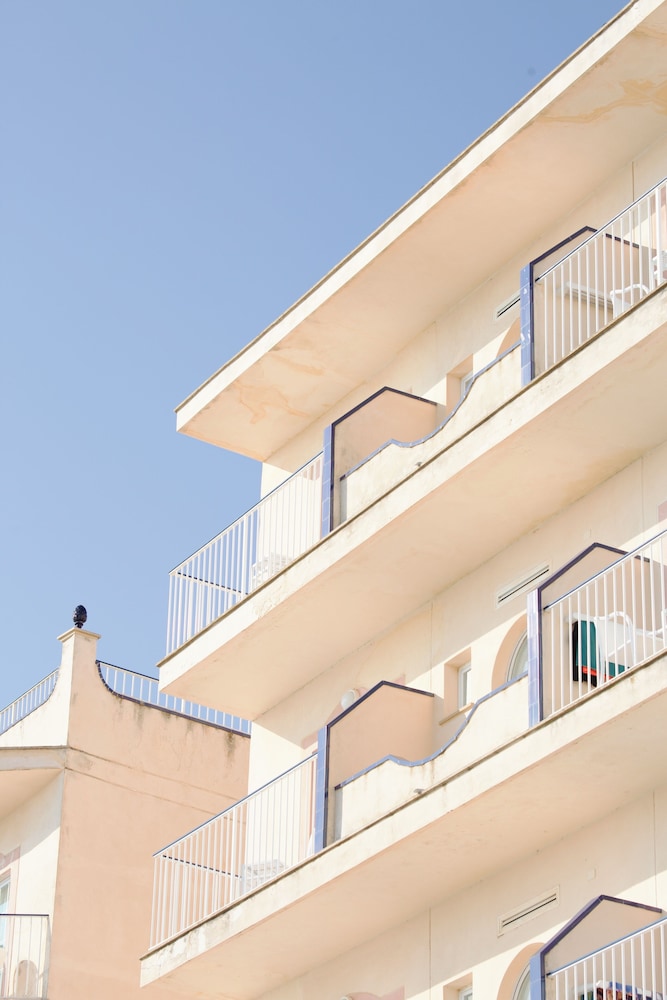 Hotel JS Horitzo — Hotel building in Can Picafort, Balearic Islands