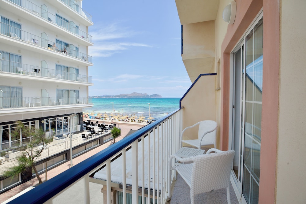 Hotel JS Horitzo — Beach in Can Picafort, Balearic Islands