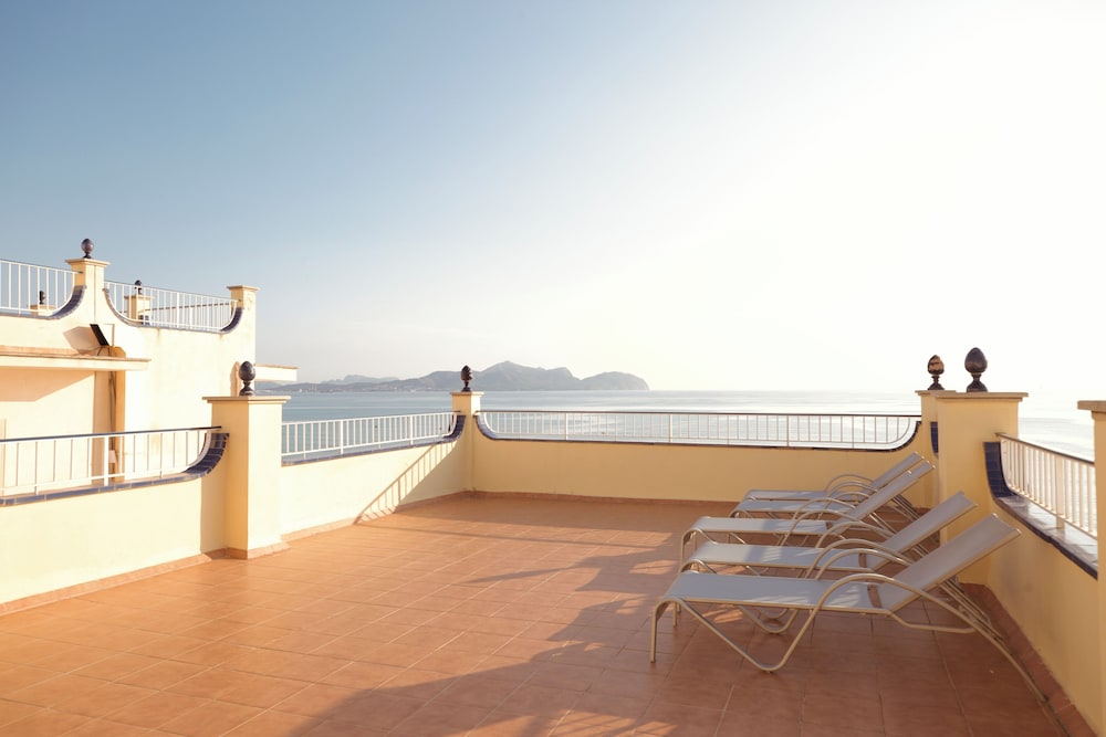Hotel JS Horitzo — Hotel building in Can Picafort, Balearic Islands