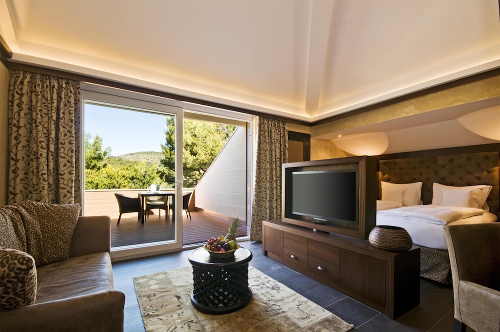 Lindner Hotel Mallorca Portals Nous, part of JdV by Hyatt — Hotel rooms in Portals Nous, Balearic Islands