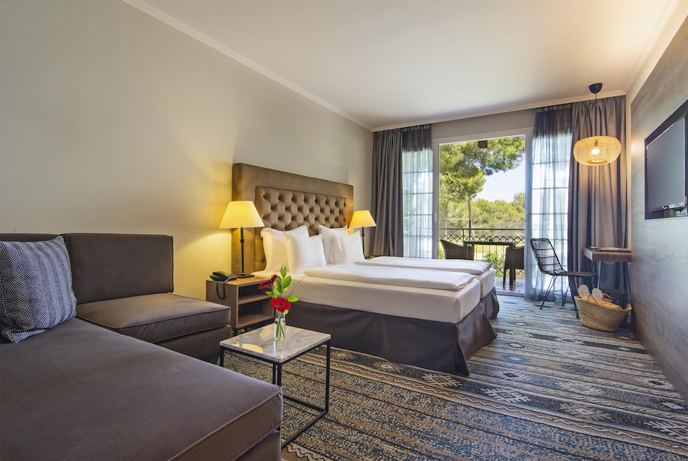 Lindner Hotel Mallorca Portals Nous, part of JdV by Hyatt — Hotel rooms in Portals Nous, Balearic Islands