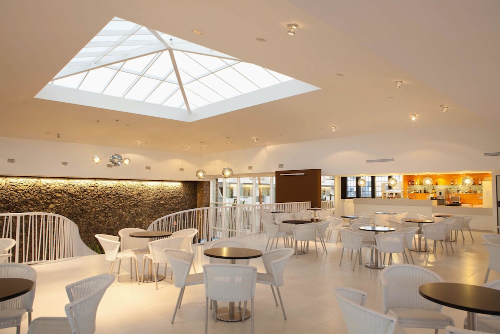 Hotel THB Lanzarote Beach — Restaurant & bars in Costa Teguise, Canary Islands