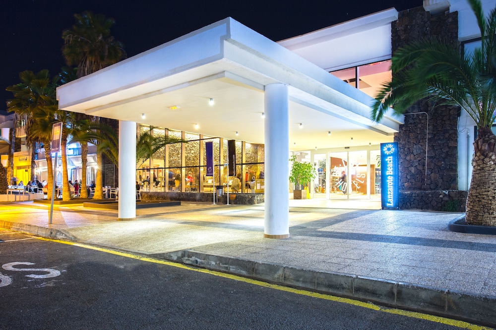 Hotel THB Lanzarote Beach — Hotel building in Costa Teguise, Canary Islands