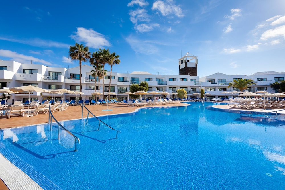 Hotel THB Lanzarote Beach — Swimming pool in Costa Teguise, Canary Islands