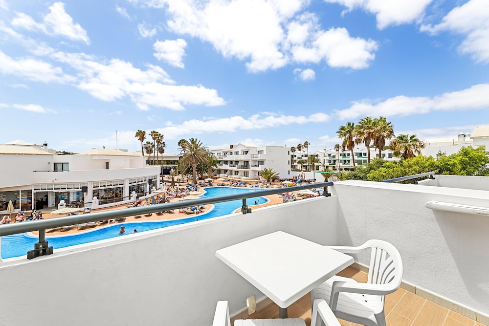 Hotel THB Lanzarote Beach — Swimming pool in Costa Teguise, Canary Islands
