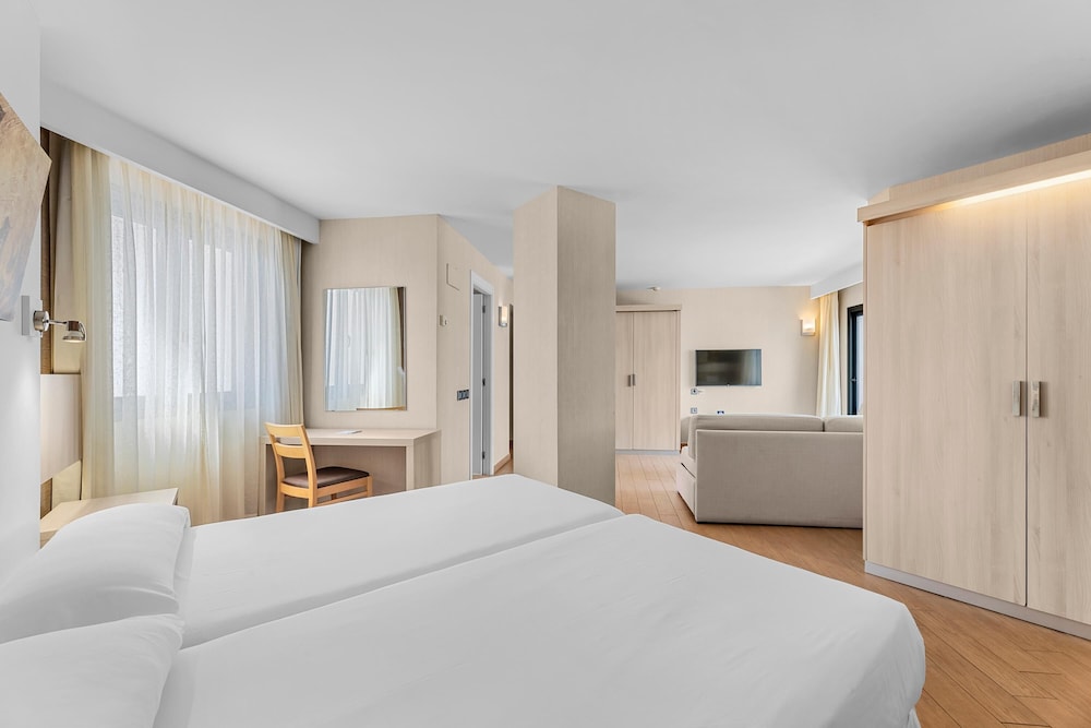 Hotel THB Lanzarote Beach — Hotel rooms in Costa Teguise, Canary Islands