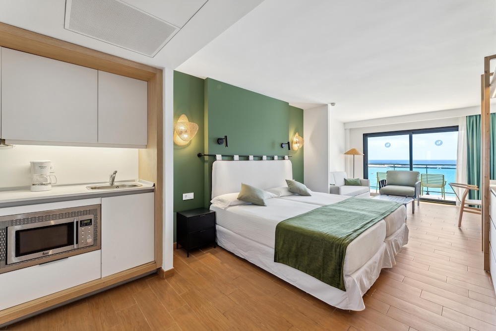 Hotel THB Lanzarote Beach — Hotel rooms in Costa Teguise, Canary Islands