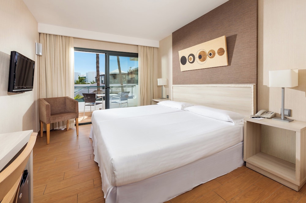 Hotel THB Lanzarote Beach — Hotel rooms in Costa Teguise, Canary Islands