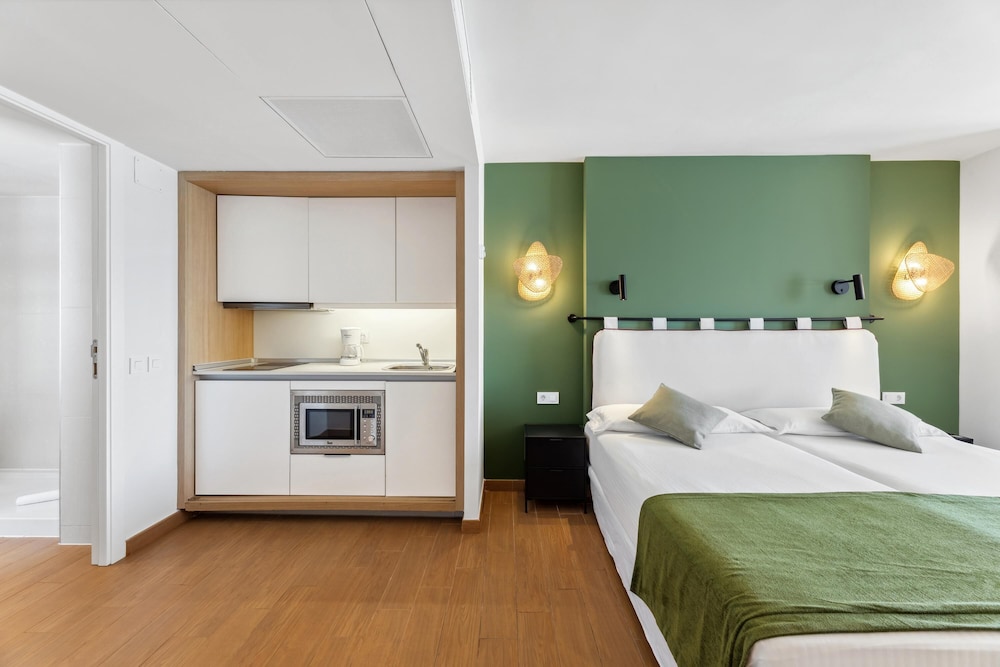 Hotel THB Lanzarote Beach — Hotel rooms in Costa Teguise, Canary Islands