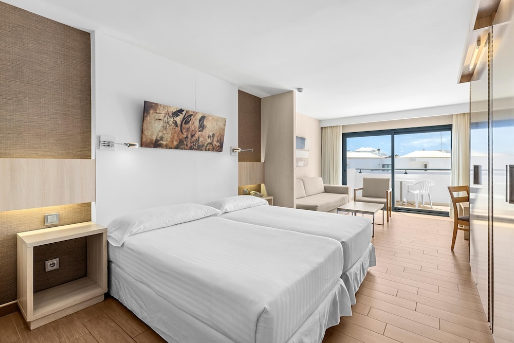Hotel THB Lanzarote Beach — Hotel rooms in Costa Teguise, Canary Islands