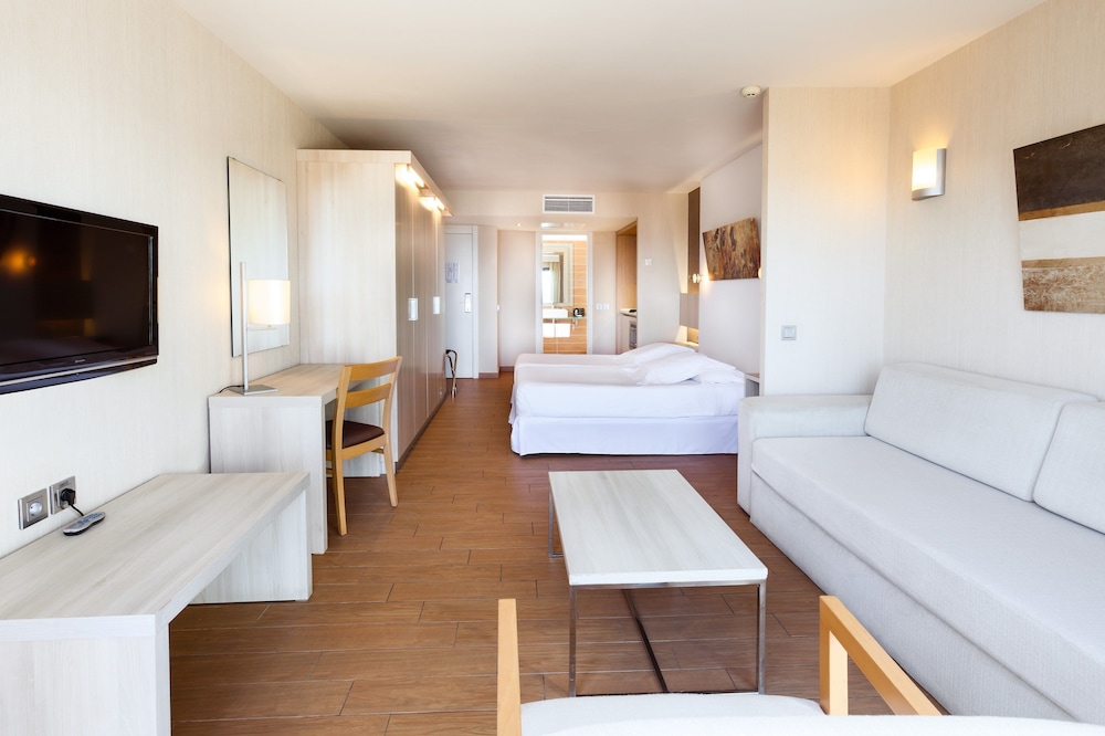Hotel THB Lanzarote Beach — Hotel rooms in Costa Teguise, Canary Islands
