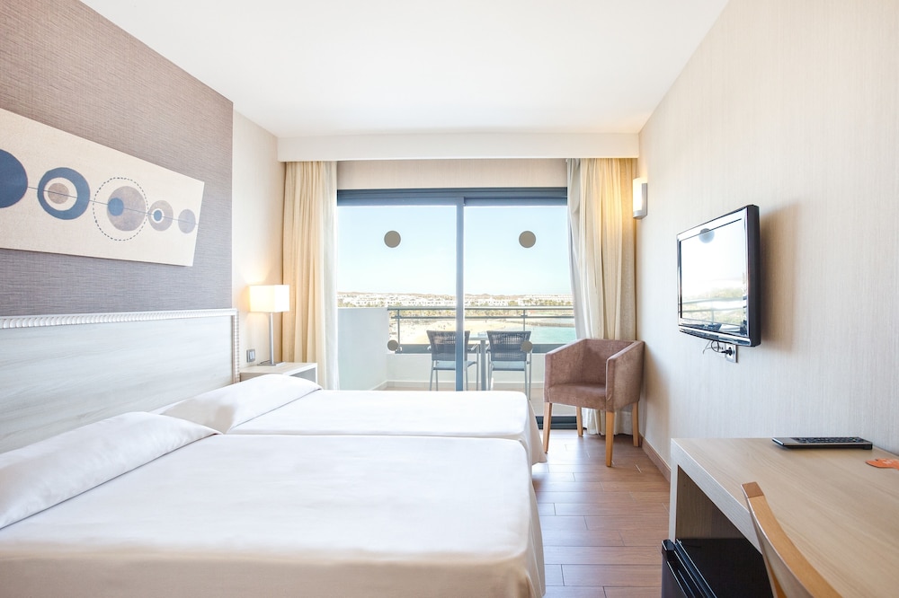 Hotel THB Lanzarote Beach — Hotel rooms in Costa Teguise, Canary Islands