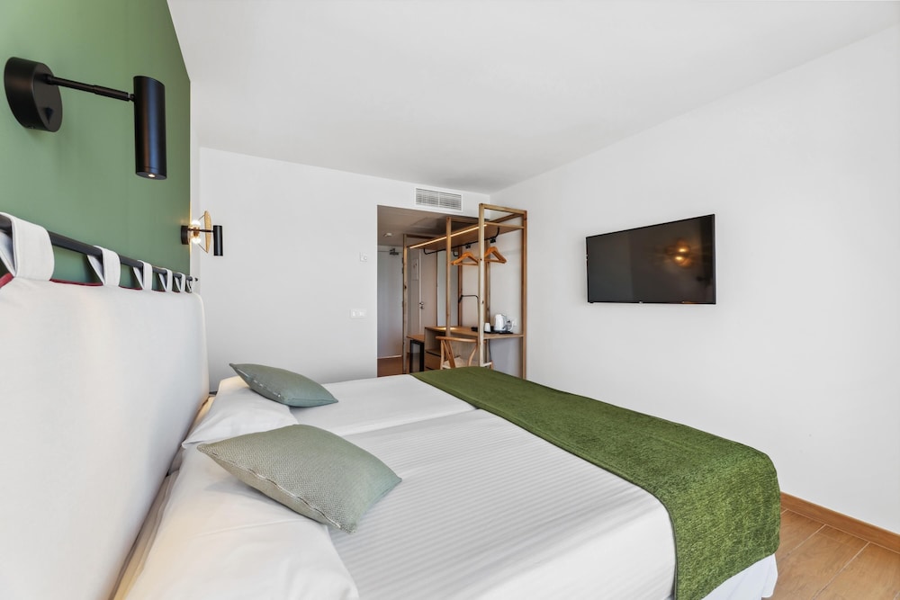 Hotel THB Lanzarote Beach — Hotel rooms in Costa Teguise, Canary Islands