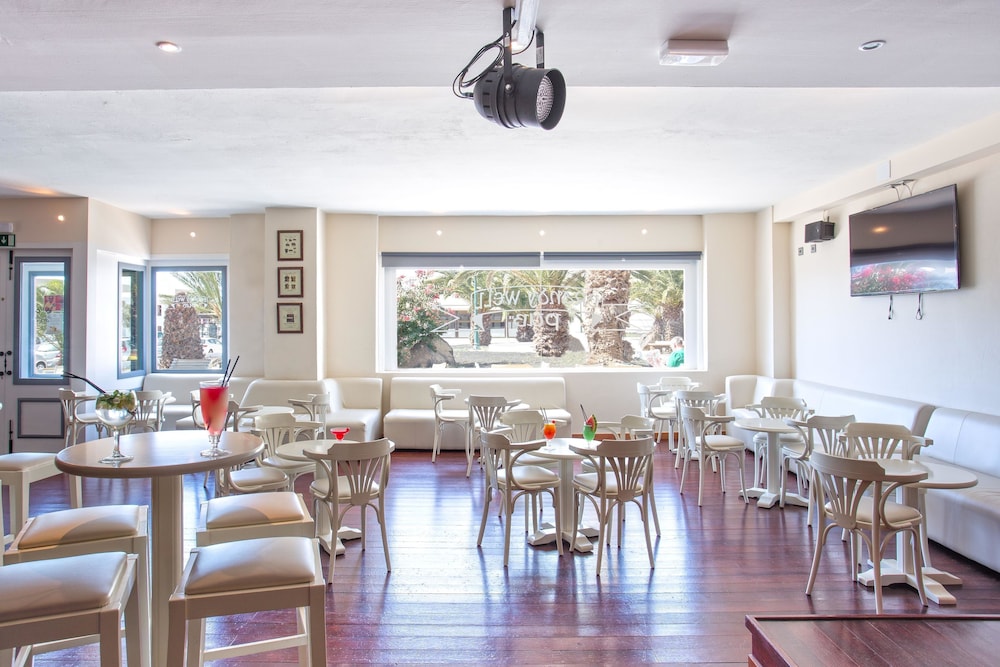 Hotel THB Lanzarote Beach — Restaurant & bars in Costa Teguise, Canary Islands