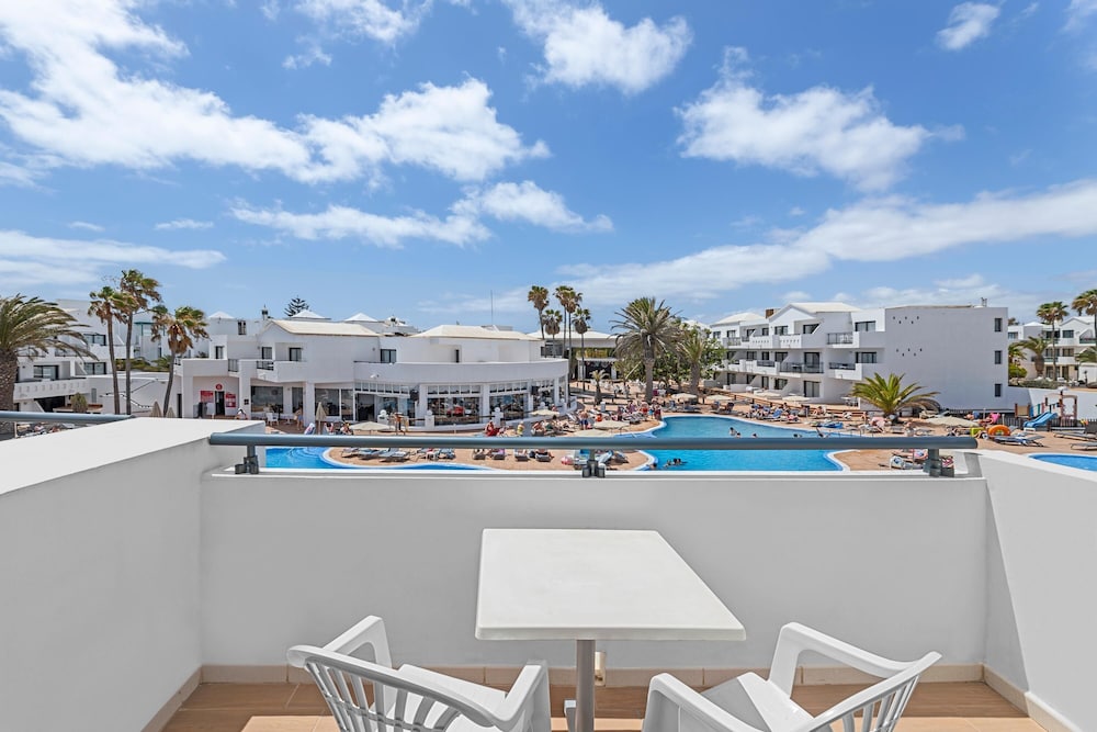 Hotel THB Lanzarote Beach — Swimming pool in Costa Teguise, Canary Islands