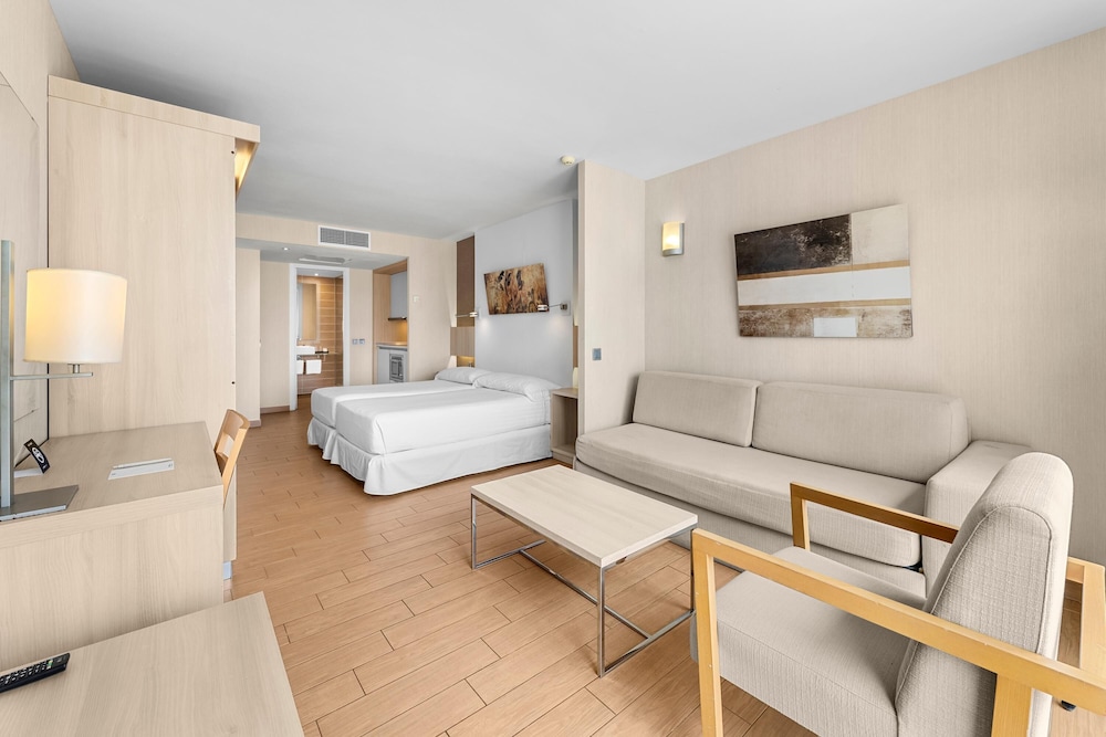 Hotel THB Lanzarote Beach — Hotel rooms in Costa Teguise, Canary Islands