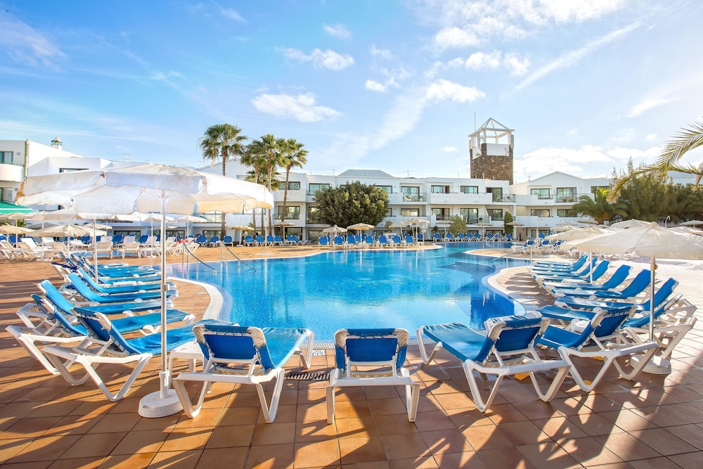 Hotel THB Lanzarote Beach — Swimming pool in Costa Teguise, Canary Islands