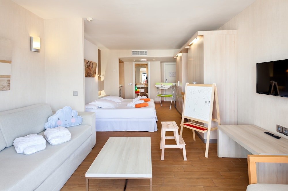 Hotel THB Lanzarote Beach — Hotel rooms in Costa Teguise, Canary Islands