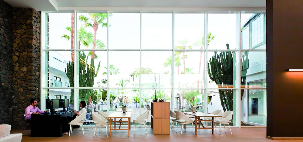Hotel THB Lanzarote Beach — Restaurant & bars in Costa Teguise, Canary Islands