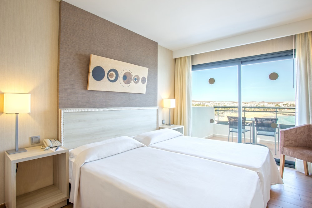 Hotel THB Lanzarote Beach — Hotel rooms in Costa Teguise, Canary Islands