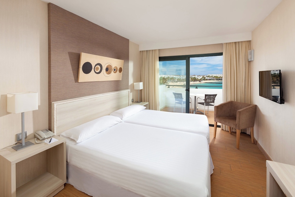 Hotel THB Lanzarote Beach — Hotel rooms in Costa Teguise, Canary Islands