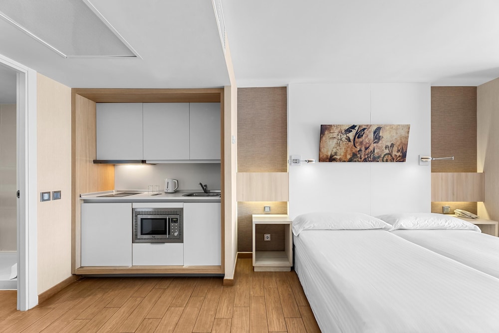 Hotel THB Lanzarote Beach — Hotel rooms in Costa Teguise, Canary Islands