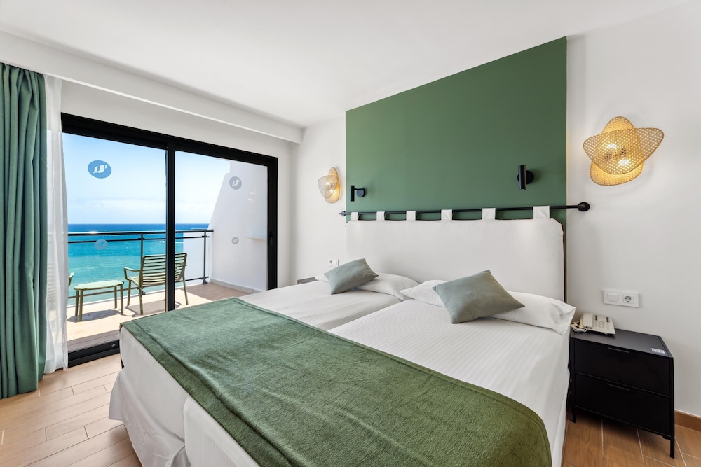 Hotel THB Lanzarote Beach — Hotel rooms in Costa Teguise, Canary Islands