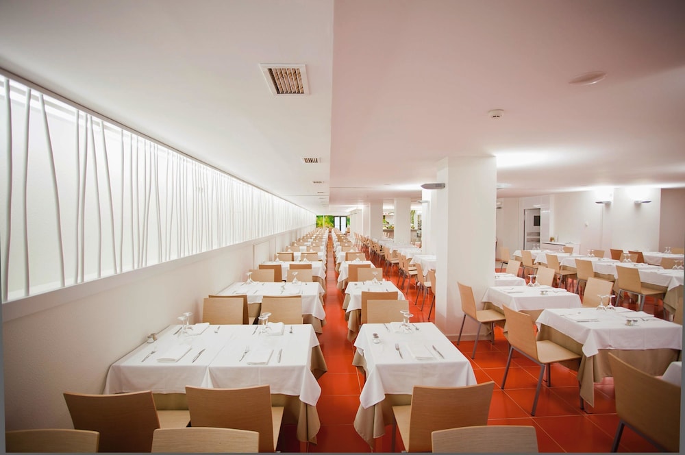 Hotel THB Lanzarote Beach — Restaurant & bars in Costa Teguise, Canary Islands