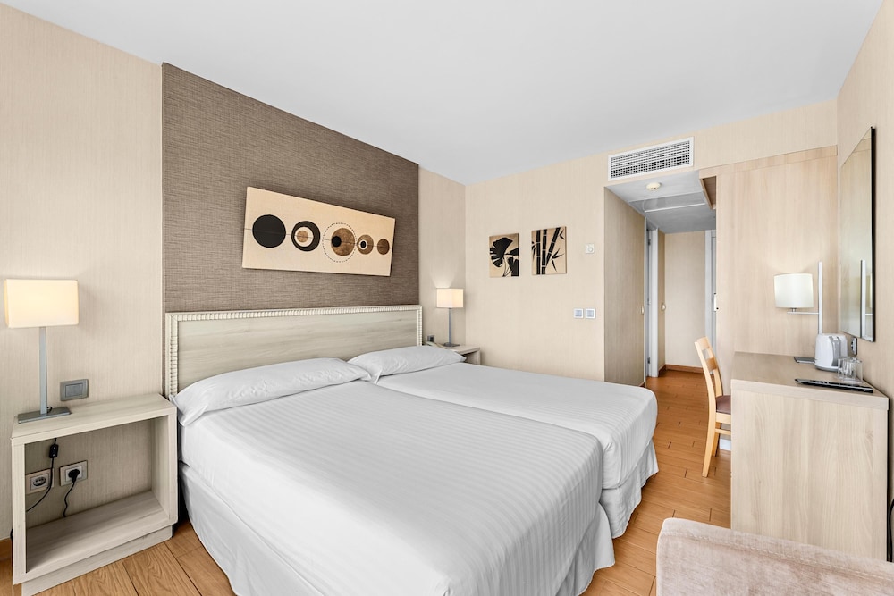 Hotel THB Lanzarote Beach — Hotel rooms in Costa Teguise, Canary Islands