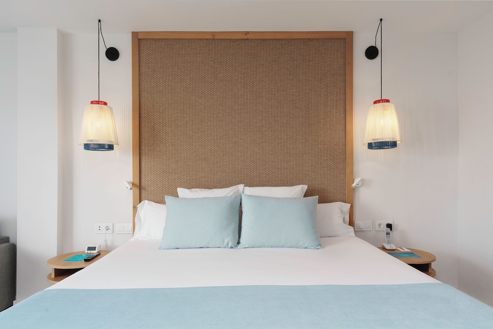 AluaSoul Mallorca Resort - Adults Only - Hyatt Inclusive Collection — Hotel rooms in Cala d´Or, Balearic Islands