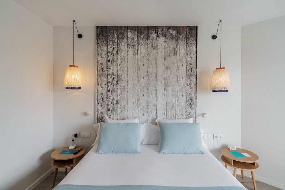 AluaSoul Mallorca Resort - Adults Only - Hyatt Inclusive Collection — Hotel rooms in Cala d´Or, Balearic Islands
