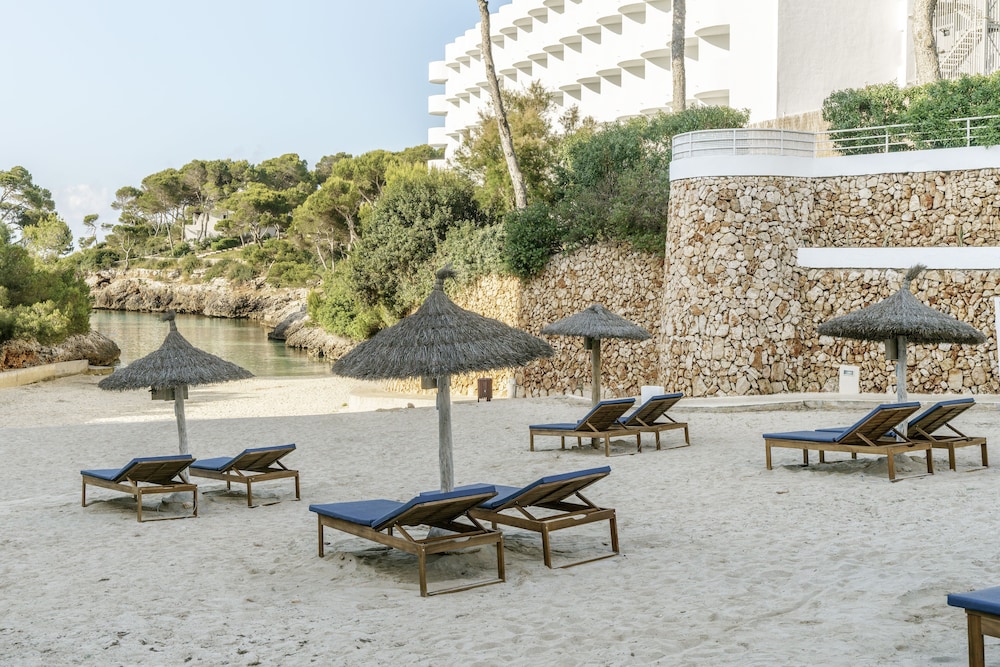 AluaSoul Mallorca Resort - Adults Only - Hyatt Inclusive Collection — Beach in Cala d´Or, Balearic Islands