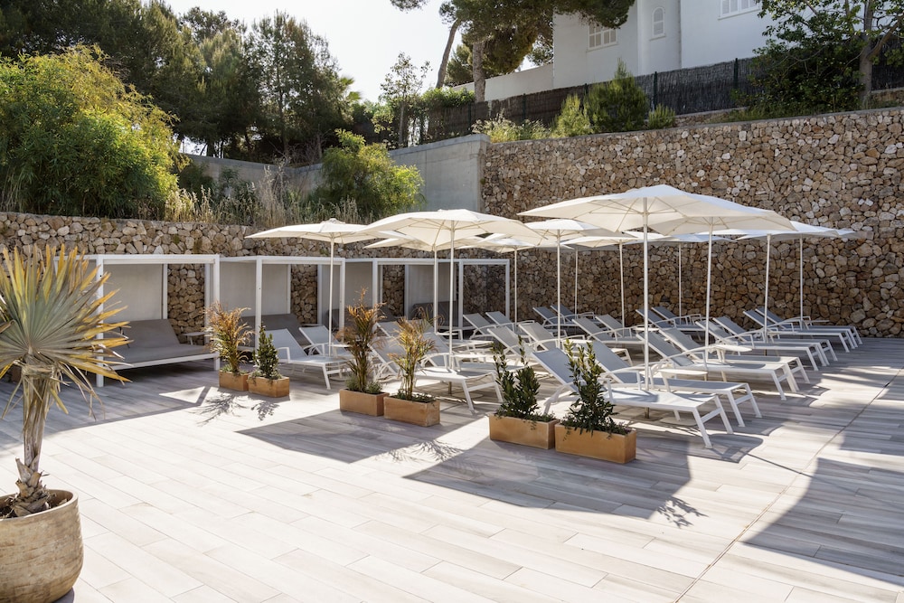 AluaSoul Mallorca Resort - Adults Only - Hyatt Inclusive Collection — Swimming pool in Cala d´Or, Balearic Islands