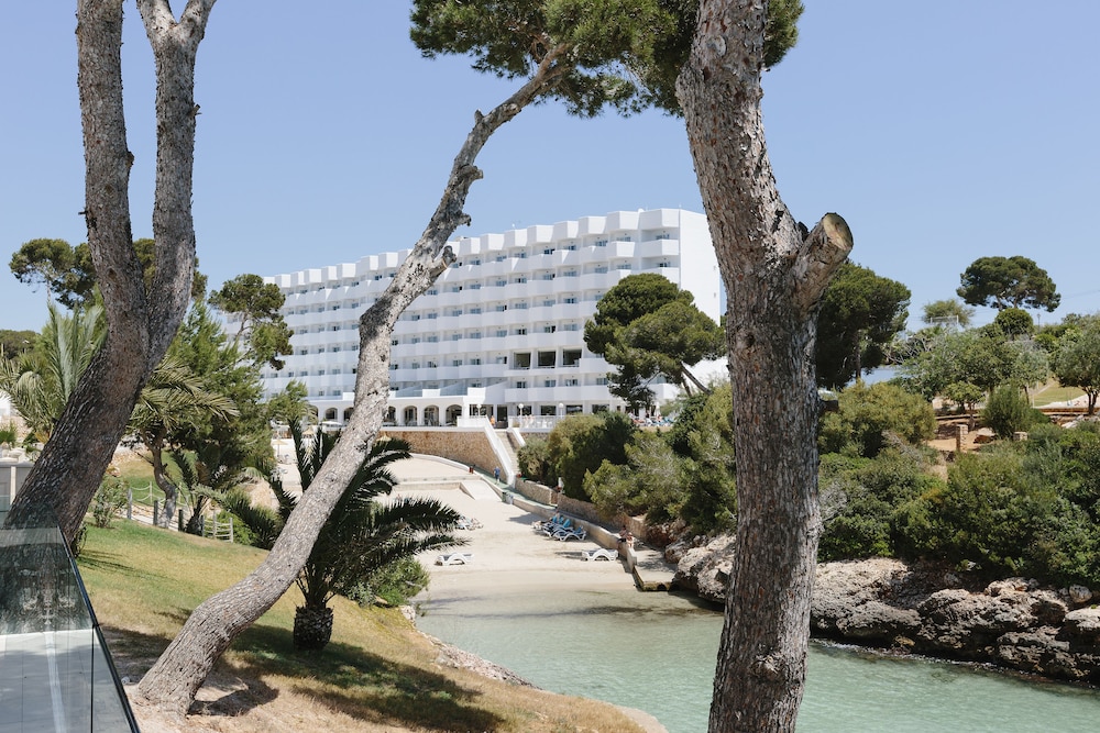 AluaSoul Mallorca Resort - Adults Only - Hyatt Inclusive Collection — Hotel building in Cala d´Or, Balearic Islands