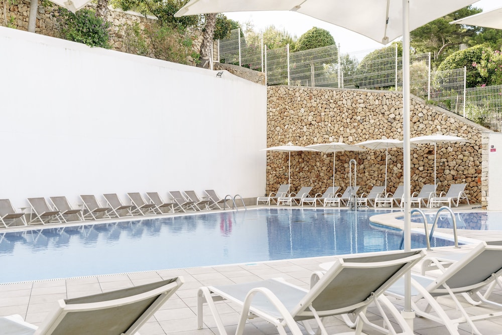 AluaSoul Mallorca Resort - Adults Only - Hyatt Inclusive Collection — Swimming pool in Cala d´Or, Balearic Islands