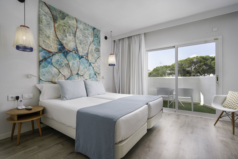 AluaSoul Mallorca Resort - Adults Only - Hyatt Inclusive Collection — Hotel rooms in Cala d´Or, Balearic Islands