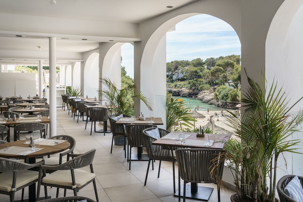 AluaSoul Mallorca Resort - Adults Only - Hyatt Inclusive Collection — Restaurant & bars in Cala d´Or, Balearic Islands