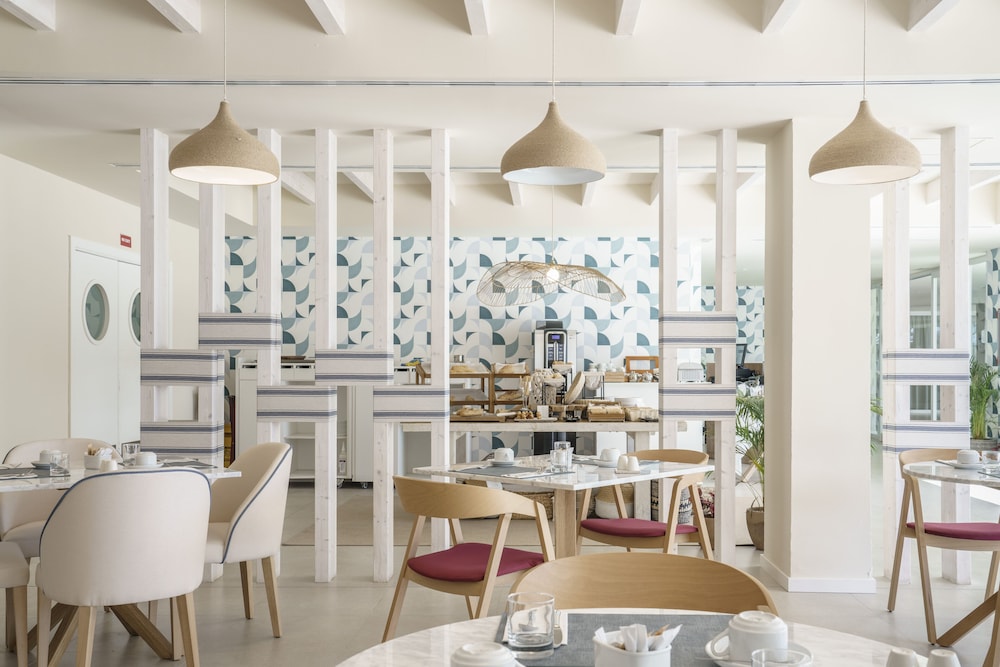 AluaSoul Mallorca Resort - Adults Only - Hyatt Inclusive Collection — Restaurant & bars in Cala d´Or, Balearic Islands