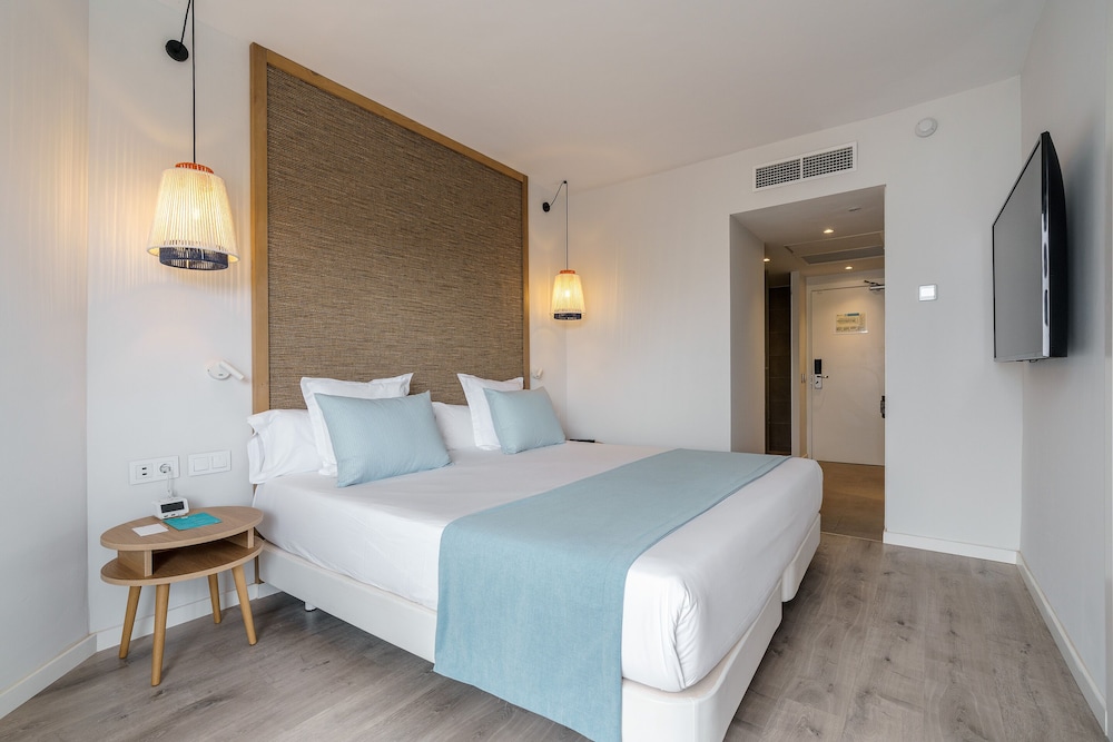 AluaSoul Mallorca Resort - Adults Only - Hyatt Inclusive Collection — Hotel rooms in Cala d´Or, Balearic Islands